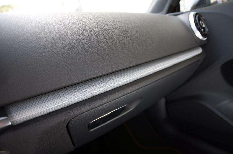 Детали интерьера Audi A3 1.8T S-Line Quattro (8V) 2012 года  (WW) (фото 49 из 101)